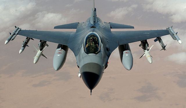 🤡 Ministero degli Esteri russo: Mosca considererà l’arrivo degli aerei F-16 in Ucraina come vettori di armi nucleari, indipendentemente dalla loro modifica. 

E allora? Cioè si cagheranno addosso quando li vedranno?