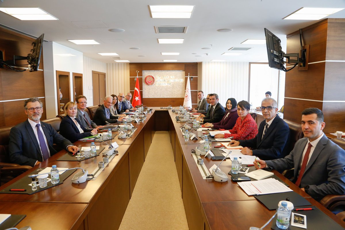 AB Komisyonu Komşuluk Politikası ve Genişleme Müzakereleri Genel Müdürü Gert Jan Koopman ile Bakanlığımızda biraraya geldik. Met with European Commission Director General for Neighbourhood & Enlargement Negotiations Gert Jan Koopmam at our Ministry.