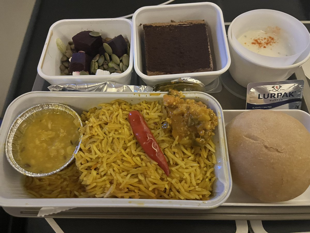 やはり俺たちの國泰のインド行き機内食のカレーは美味い！