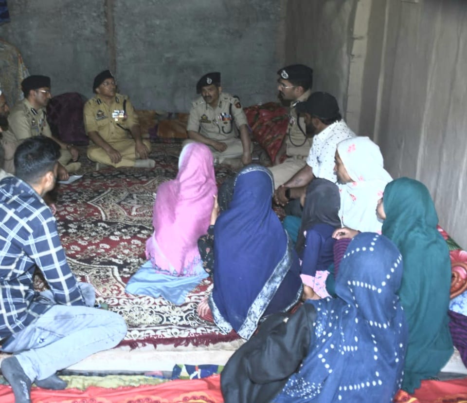 DGP J&K visits family of Martyr in Ponara, Basantgarh. J&K Police Parivar stands behind the martyr family: DGP Sh R.R.Swain Jammu, May 06: The Director General of Police, J&K, Sh. R.R. Swain visited the home of martyr Village Defence Guard (VDG) SPO Mohammed Sharif at Ponara…