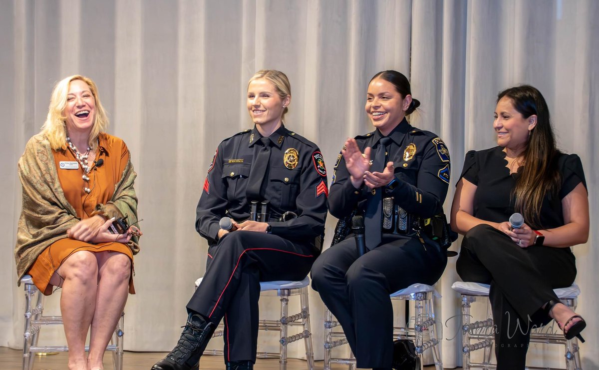 The Women's Business Forum '#Reinvented' series focused on mental health with first responders from #Addison, #Carrollton, and #FarmersBranch. Thank you Metrocrest Hospital Authority for sponsoring! 

📸 Tamra with a Camera