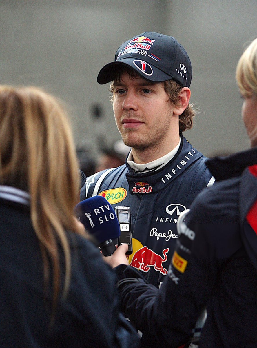 Sebastian Vettel Le Mans 24’te yarışmayacak!❌

Geçtiğimiz Mart ayında Porsche Penske Motorsport takımı ile Porsche 963 Hypercar aracında test sürüşü yapmış 4 kez Şampiyon Sebastian Vettel’in Le Mans 24’te yarışıp yarışmayacağı soru işaretiydi. Fakat kendisi, 186 kişilik sürücü