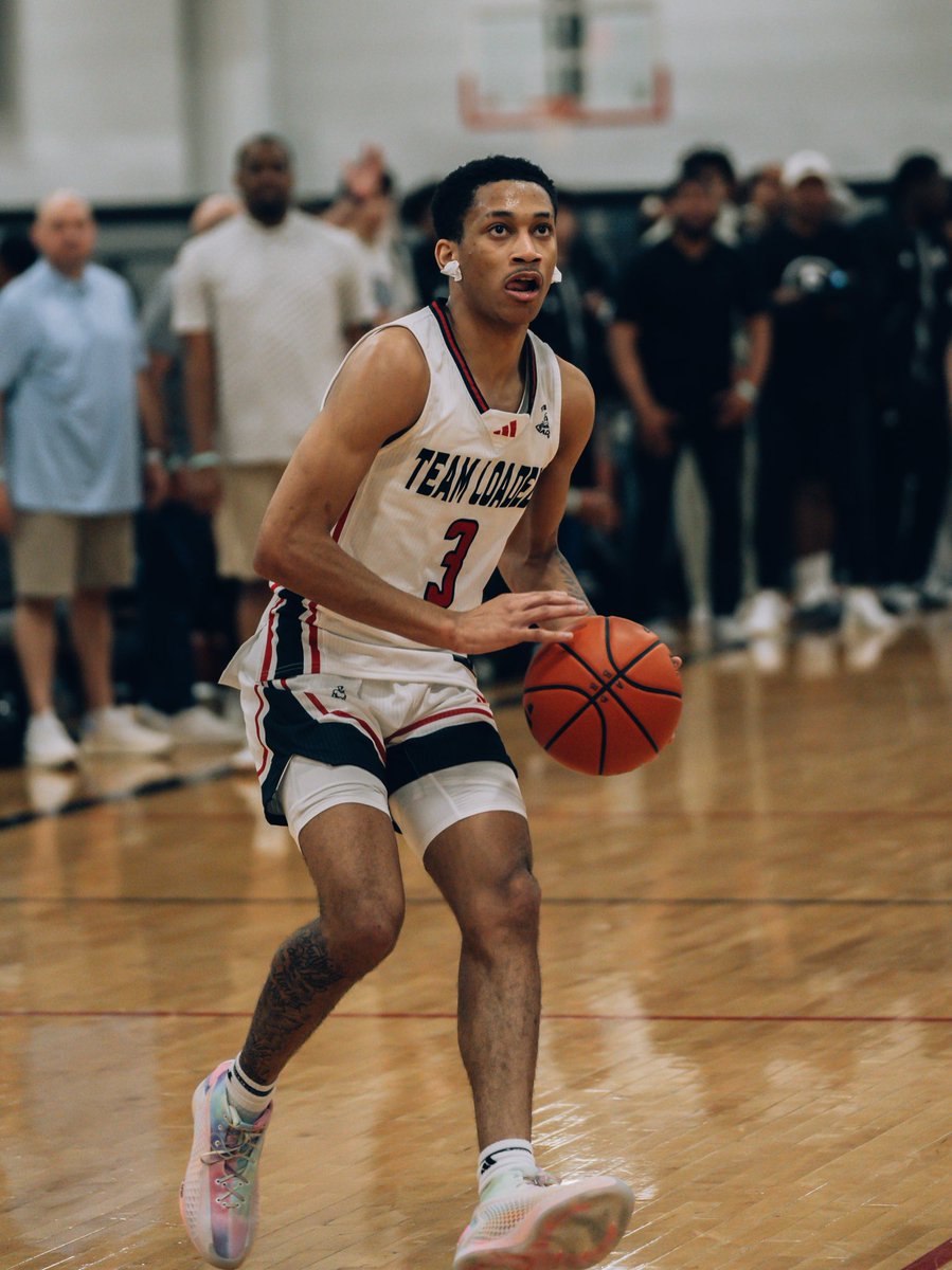 Of all the scoring guards in the building this weekend, Kaden Magwood stood out. Such a lethal step-back game with great balance and a high release. Put on a show Saturday night. 247sports.com/college/basket…