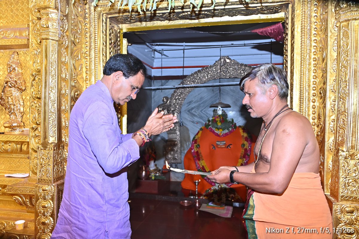 bhagwantkhuba's tweet photo. ರೆಜಿಂಥಲ್ ಶ್ರೀ ಸಿದ್ಧಿವಿನಾಯಕ ದೇವಸ್ಥಾನಕ್ಕೆ ಭೇಟಿನೀಡಿ, ದೇವರ ದರ್ಶನ-ಆಶೀರ್ವಾದ ಪಡೆದುಕೊಳ್ಳಲಾಯಿತು.
#rejinthal #siddivinayaktemple #bidarmp #BhagwantKhuba #bidarupdates #bidarnews https://t.co/dLsYG2iTSe