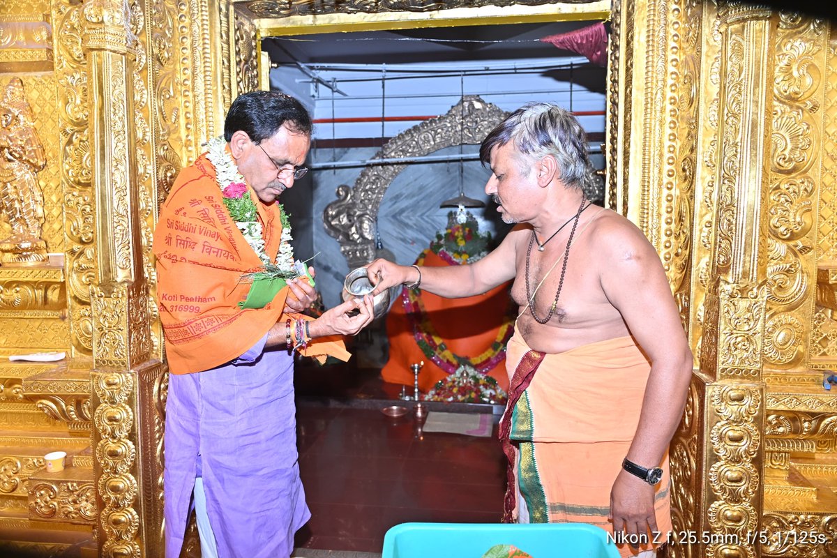 bhagwantkhuba's tweet photo. ರೆಜಿಂಥಲ್ ಶ್ರೀ ಸಿದ್ಧಿವಿನಾಯಕ ದೇವಸ್ಥಾನಕ್ಕೆ ಭೇಟಿನೀಡಿ, ದೇವರ ದರ್ಶನ-ಆಶೀರ್ವಾದ ಪಡೆದುಕೊಳ್ಳಲಾಯಿತು.
#rejinthal #siddivinayaktemple #bidarmp #BhagwantKhuba #bidarupdates #bidarnews https://t.co/dLsYG2iTSe