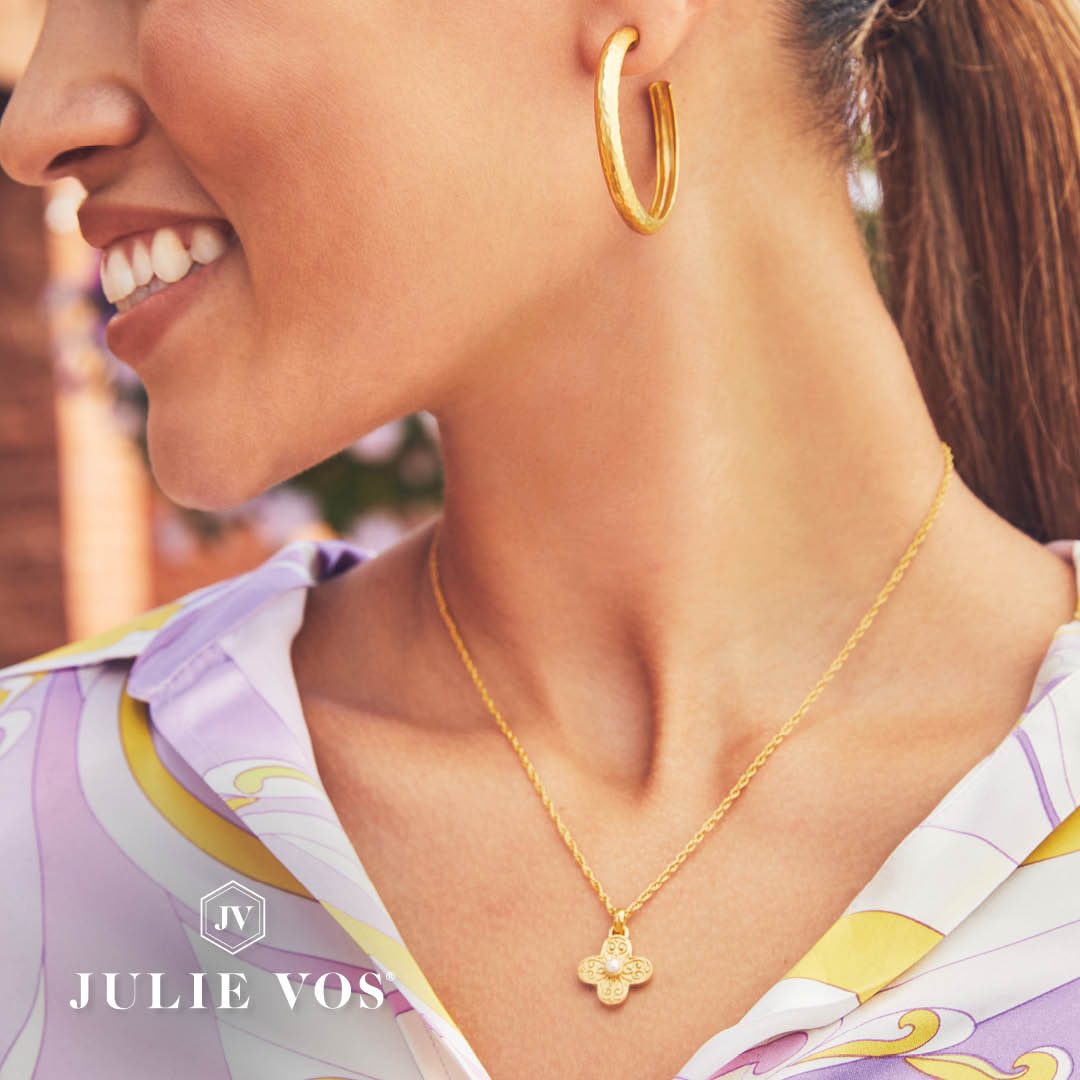 NEW delicate cross necklaces by #JulieVos at #AlexandersJwlrs✨ 

#Delicatenecklaces #SpringCollection #24kGold #CrossJewelry #WeLoveMom