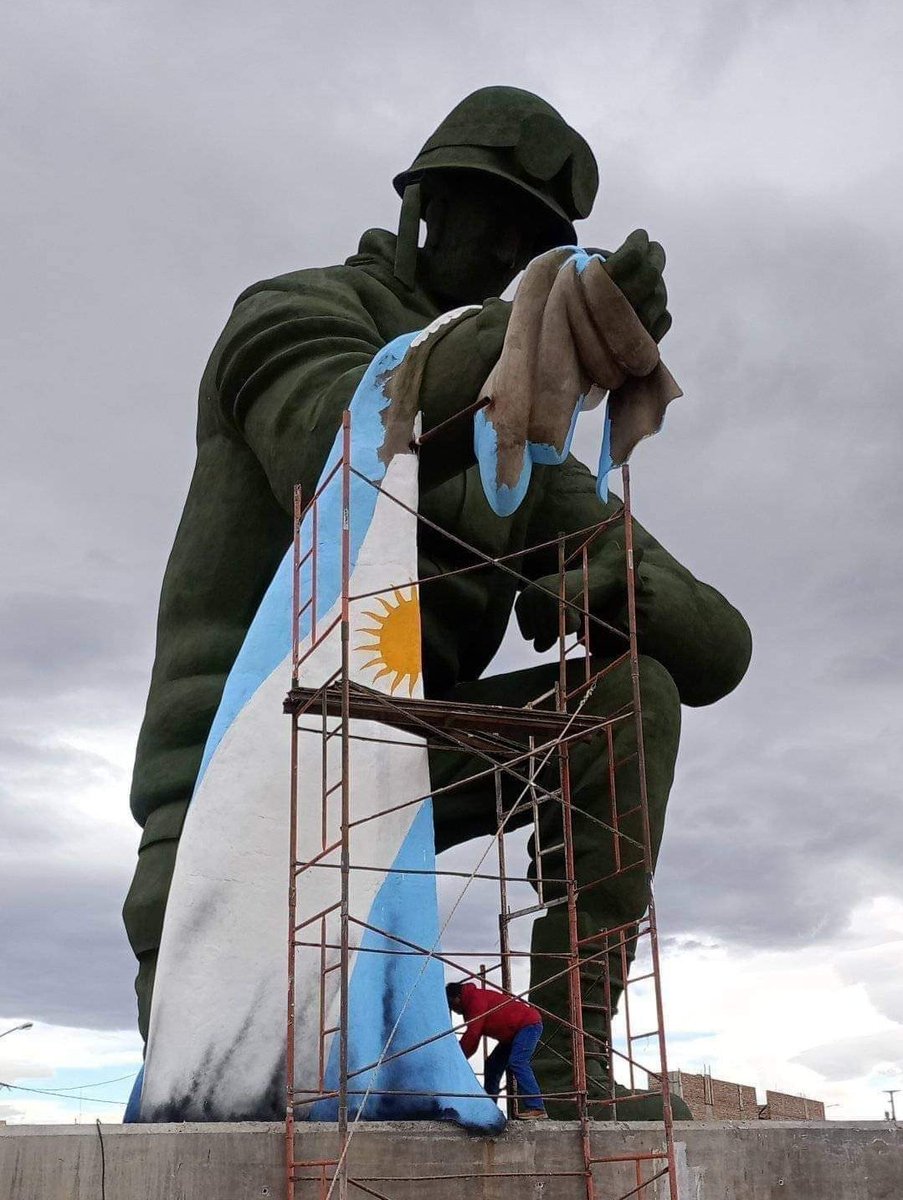 Mientras @JMilei anda de viaje con su hermana, de nuevo, regalando la soberanía nacional y reivindicando a Margaret Thatcher...
🇦🇷 ZAPALA TENDRÁ EL MONUMENTO AL SOLDADO ARGENTINO MÁS GRANDE DEL PAÍS 🇦🇷
Será inaugurado el  9 de junio.
#MalvinassMalvinas  #Neuquén #MalvinasNosUne