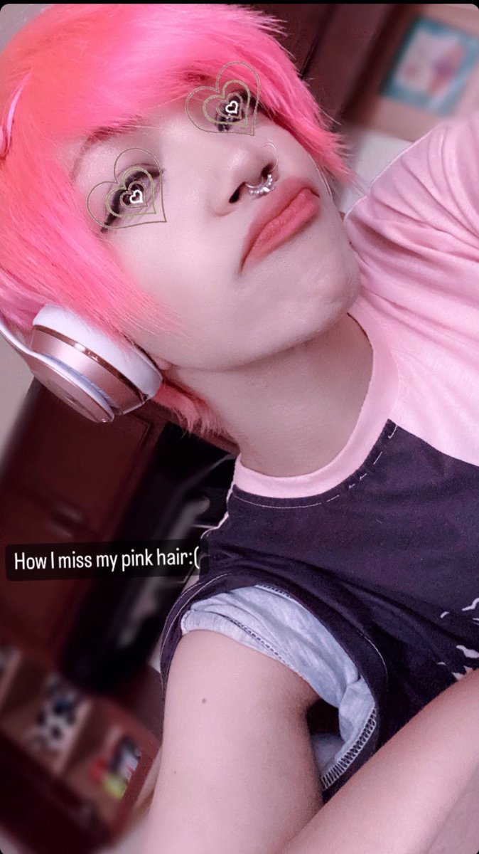 DecklynnM00's tweet photo. I think I should go pink again lmao #decklynnmoo #art #alternative #Goth #punk #emo #eboy #pinkboy #cut3 #kawaii #love #anime #prettyboy #lips #selflove #candy https://t.co/26IZMOItvK