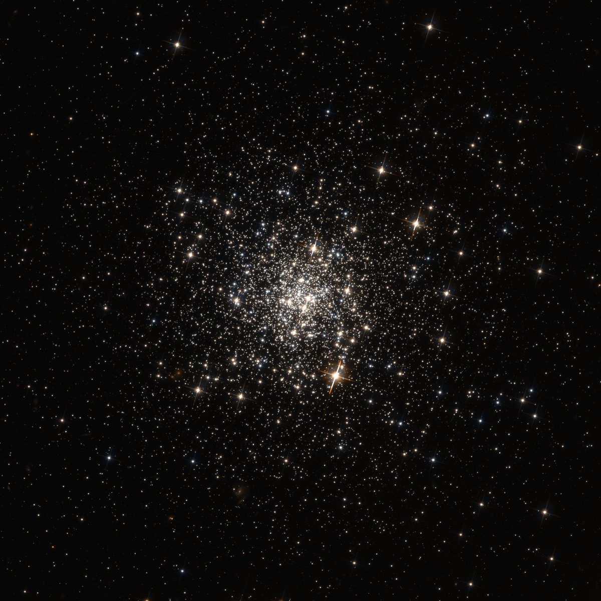 NGC 4147 (druilhad boulek)

Dizoloet gant William Herschel e 1784

Pellder : ~ 62 000  a vloavezhioù-gouloù diouzhimp e steredeg Blev Berenis
Meurez manat : 10,74

#bzhg #steredoniezh

📷@HUBBLE_space