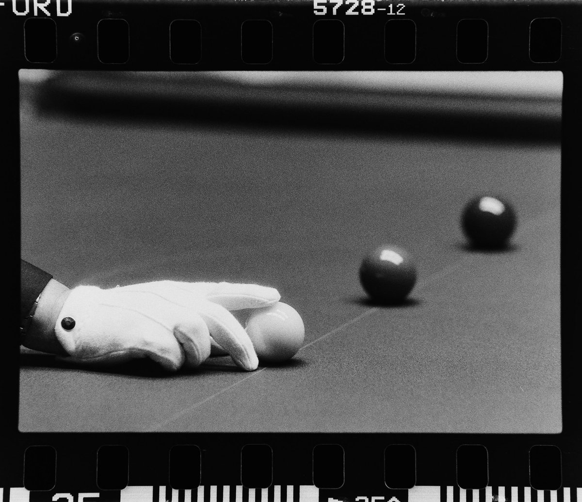 📸 @WeAreWST snooker world championship final, on b&w film 
•
Shot/developed/scanned on-site at the @crucibletheatre