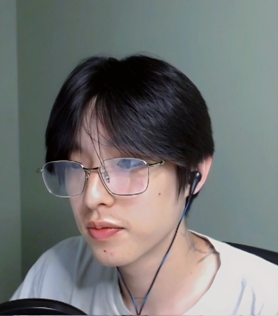 rose_es04's tweet photo. 20240506 eaJ stream in twitch!
🧑🏻‍🚀🤓🫶🏻
#eaJ #eaJPark #Jae #ocit https://t.co/5axrszwHyT