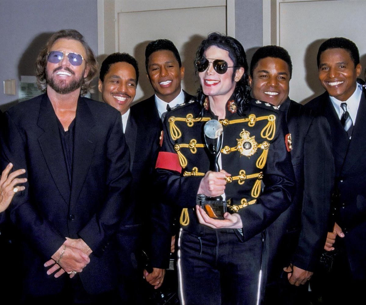 📷 FOTO DEL GIORNO 📸 

Cleveland (Stati Uniti 🇺🇸), 6 Maggio 1997 - #MichaelJackson e i mitici #JacksonFive entrano ufficialmente insieme ai #BeeGees nella #RockandRollHallofFame, introdotti da #DianaRoss. 👑

Le altre foto, video e dettagli, qui. 📸📽👇

mjj.freeforumzone.com/mobile/d/11755…