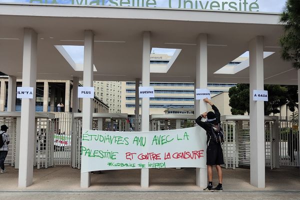 VIDEO. 'Un cessez-le-feu immédiat à Gaza' : des dizaines d'étudiants se mobilisent en faveur de la paix à Marseille Notre article 👉 france3-regions.francetvinfo.fr/provence-alpes…