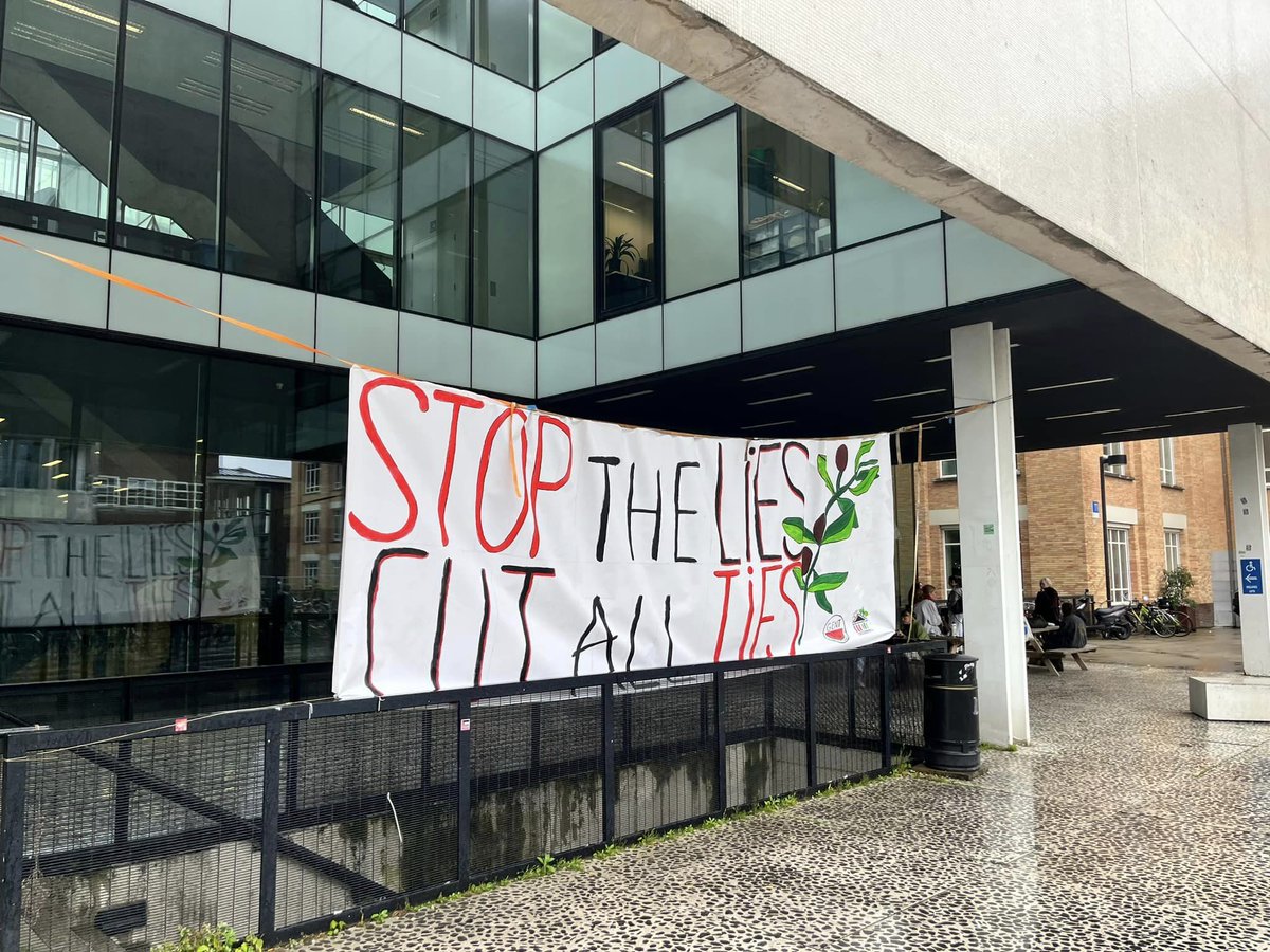 Today students occupied the @ugent in solidarity with the Palestinian people. I saw lots of students, sympathizers and colleagues from different departments. I admire the students' courage, dedication and perseverance. All my solidarity and support! #Occupy4Gaza