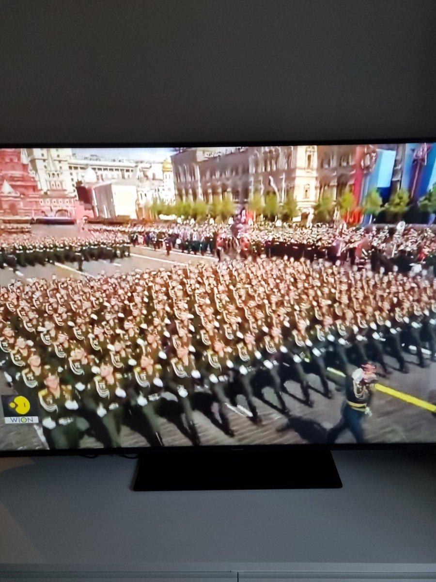 En styrkedemonstration i Ryssland denna dag. Samma avsikt som muslimerna I Malmös parker om än mindre organiserat. Samtidigt springer Sveriges militär runt i prideparader.

Vilka tror ni vinner i skarpt läge?