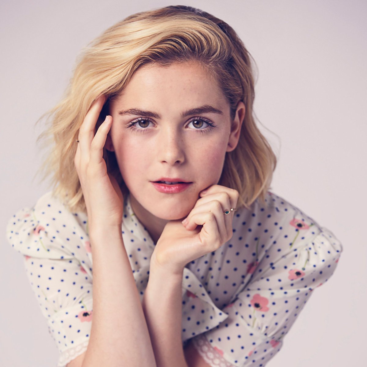 Kiernan Shipka has a role in Longlegs.

Carrie Anne is rumored to be mentally unstable. 

A strange man/visitor who sends her messages rebuilt her. 

She's protecting his identity from detectives.  

#LongLegs #Kiernanshipka