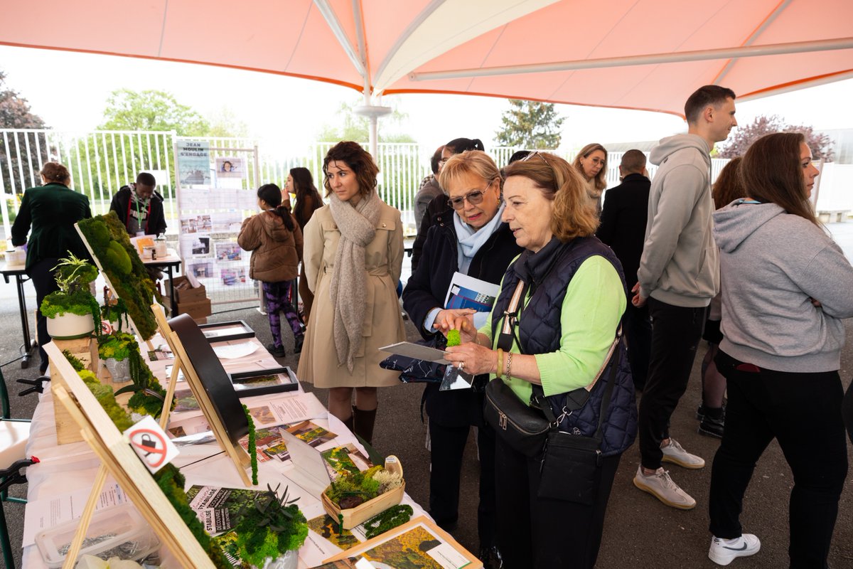 Département du Val d'Oise (@valdoise) on Twitter photo #Education 🎉Le collège Jean Moulin d'Arnouville à fêté ses 50 ans ! Un demi-siècle de souvenirs et d'excellence éducative pour des générations d'élèves ! 📚
<a href="/mc_cavecchi/">Marie-Christine Cavecchi</a> <a href="/DansouMoine/">Sarah Moine Dansou</a> <a href="/acversailles/">Académie de Versailles</a> #Education 🎉Le collège Jean Moulin d'Arnouville à fêté ses 50 ans ! Un demi-siècle de souvenirs et d'excellence éducative pour des générations d'élèves ! 📚
<a href="/mc_cavecchi/">Marie-Christine Cavecchi</a> <a href="/DansouMoine/">Sarah Moine Dansou</a> <a href="/acversailles/">Académie de Versailles</a>
