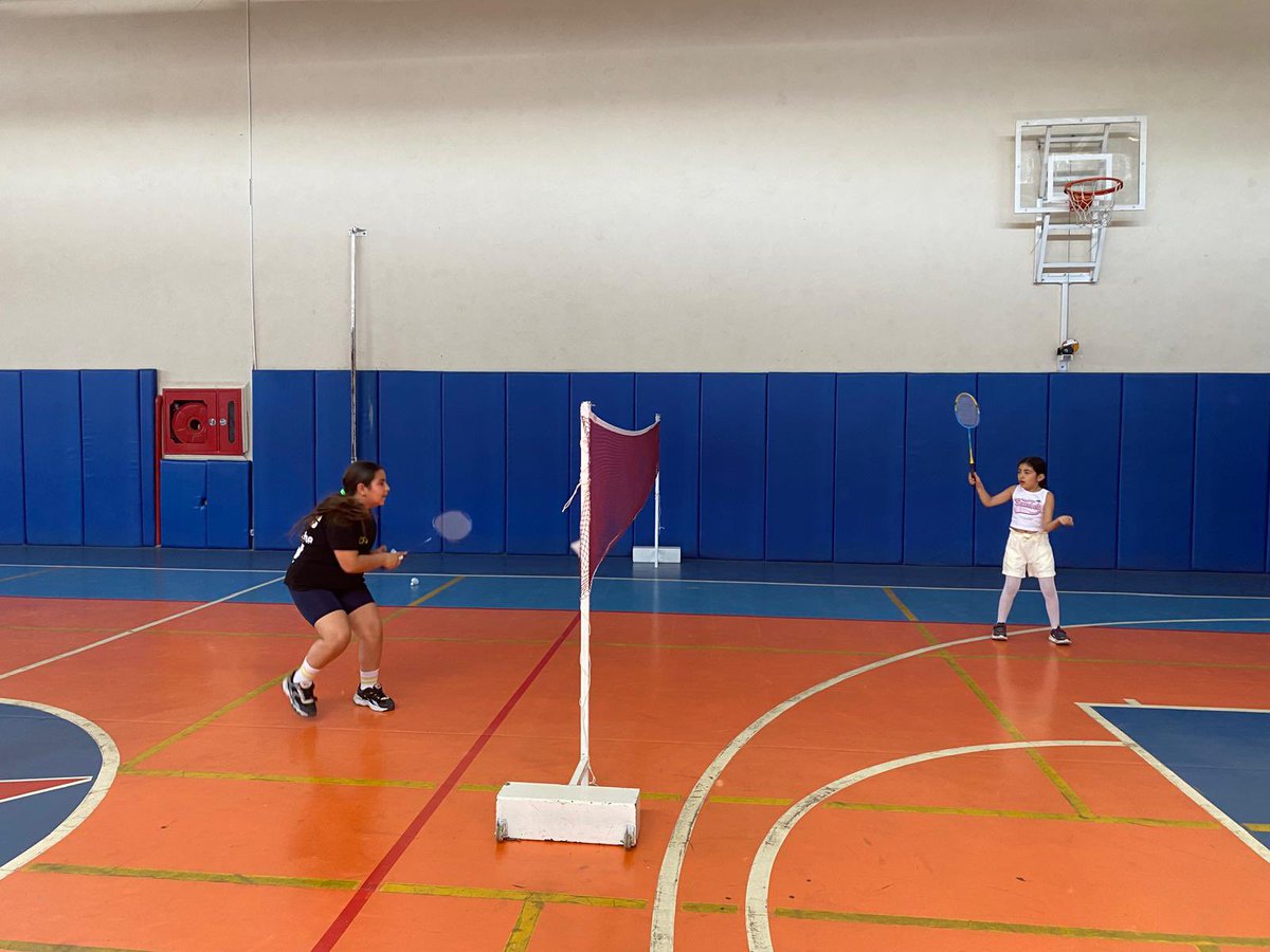 Badminton 🏸 Milas Gençlik Merkezi Spor Salonunda Gsb Spor Okulları Badminton kursumuz antrenörlerimiz eşliğinde devam ediyor. 📍Milas Gençlik Ve Spor İlçe Müdürlüğü #2024yılıhareketlilikyılı