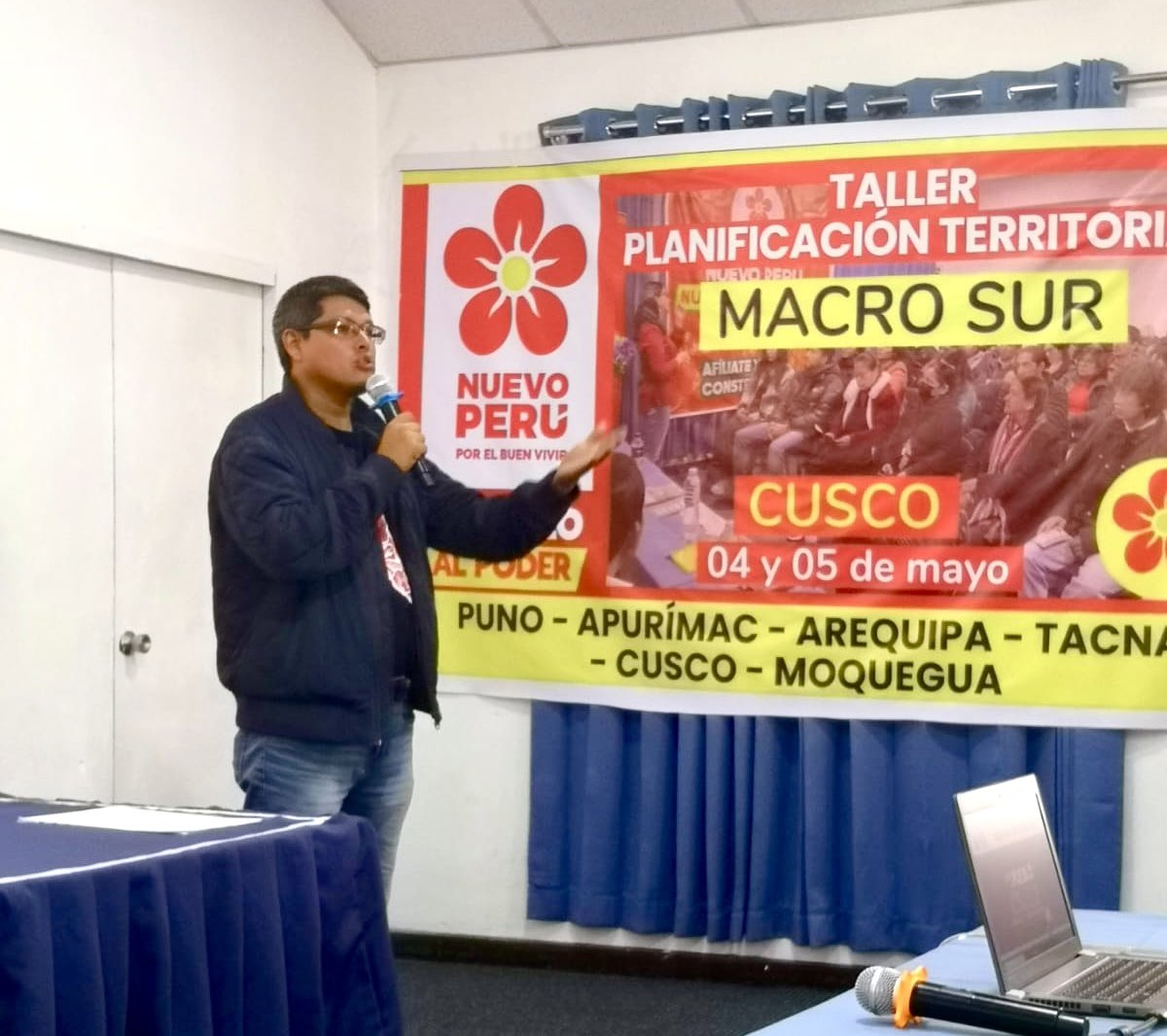 NuevoPeruMov's tweet photo. Con la fuerza militante de los y las dirigentes de nuestros comités de Cusco, Puno, Apurímac, Arequipa, Tacna y Moquegua, este fin de semana realizamos nuestro taller de #PlanificaciónTerritorial de la #MacroSur.
¡Nos seguimos fortaleciendo! #ConElPoderDelPueblo💪🏽🌺 https://t.co/wCZFCc5vqB