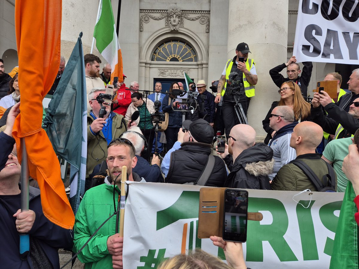 Follow this lady @Jklunden her speech today was inspiring, passionate, and uplifting. She is the personification of the type of immigrants we want in the country. 
#dublinprotest #irishfreedom