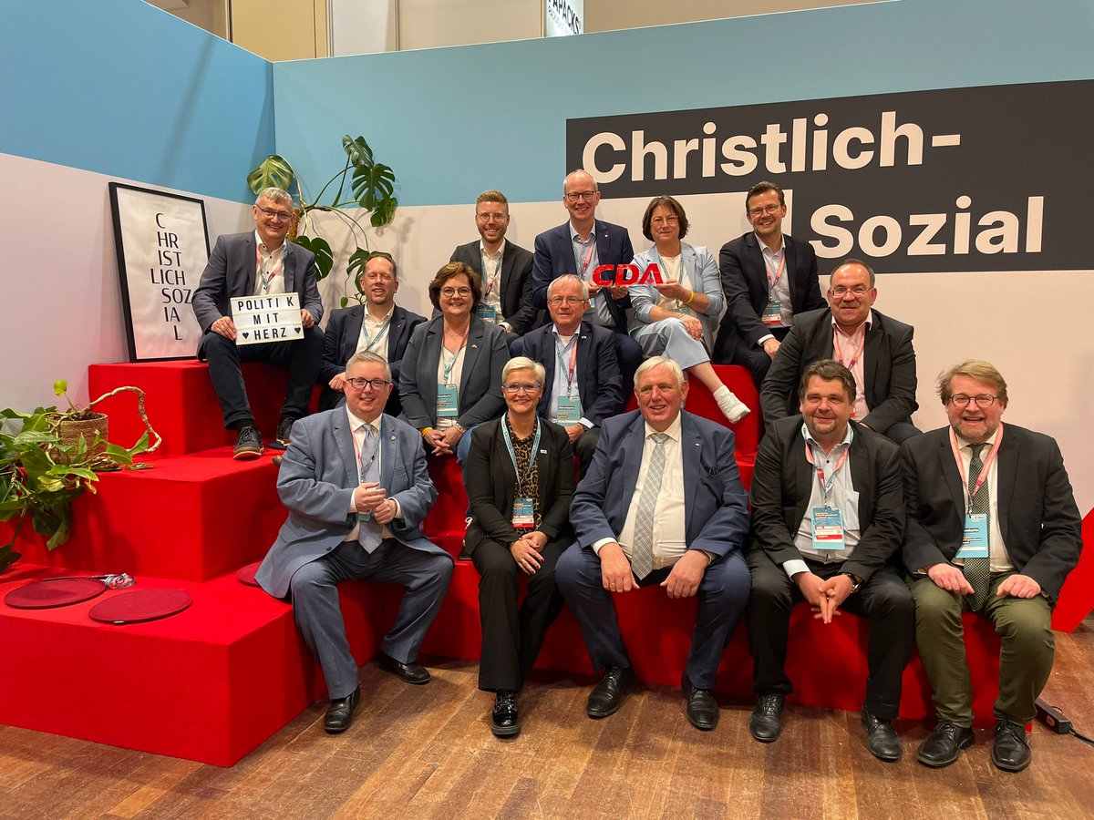 Die Delegierten aus Reihen der #cda NRW beim #cdupt24 mit dem neuen stellvertretenden Vorsitzenden der @CDU Karl Josef Laumann. Stimmenkönig des Parteitags. Wir sind stolz auf ihn @CDA_Bund