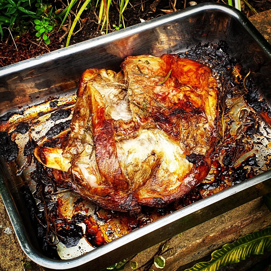 Roast Lamb #recipe on facebook.com/kokkiescooking #food #foodporn #foodpics #foodie #yum #cook #cooking #homecook #homemade #homecooking #comfortfood #healthy #healthyfood #kokkiescooking #britishfood #englishfood #roastlamb #roastedlamb #lambshoulder #sundayroast #sundaylunch #roast