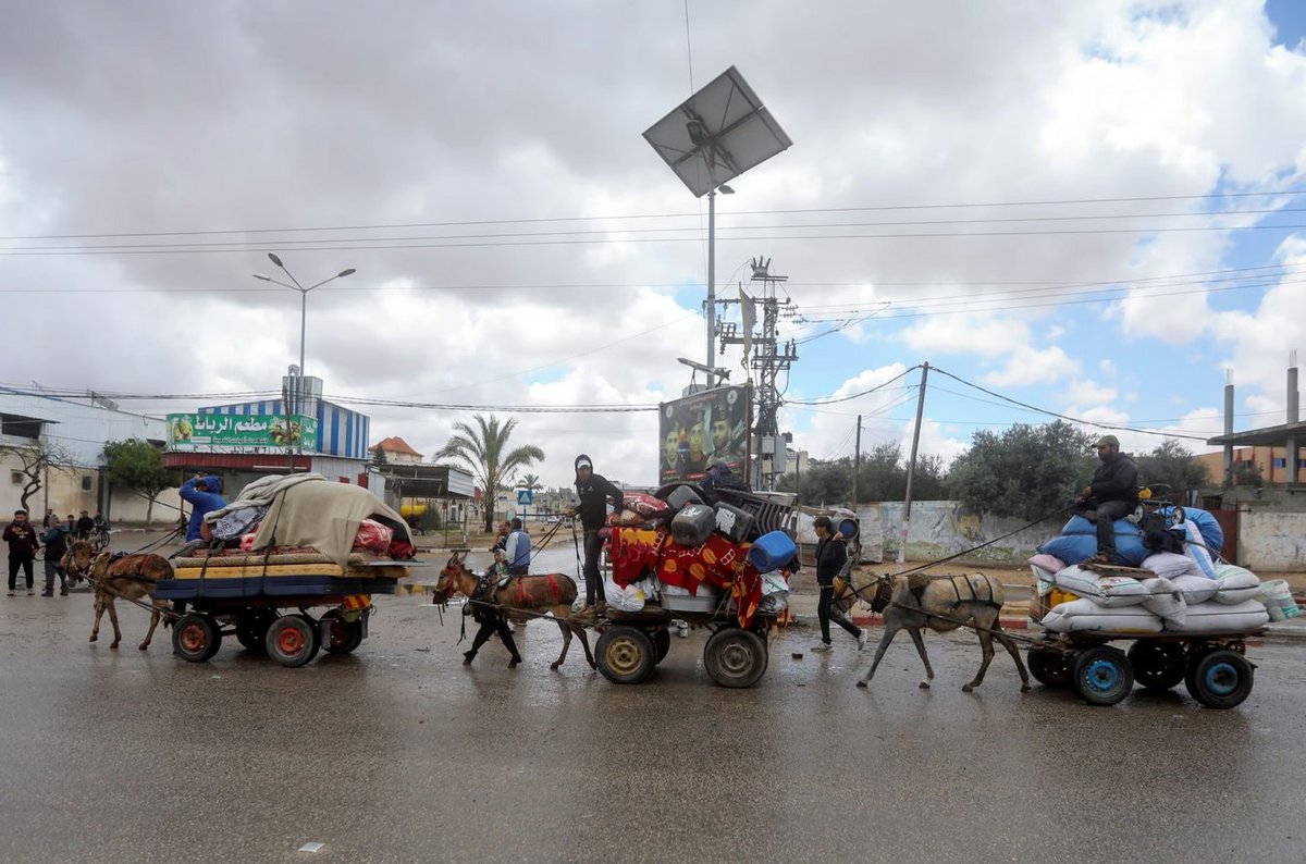 Israeli Invasion of Rafah Appears Imminent After Evacuation Order Israel dropped leaflets on eastern Rafah warning 'extreme force' will be used in the area by Dave DeCamp @DecampDave #Rafah #Gaza #RafahInvasion #Israel #Palestinians news.antiwar.com/2024/05/06/isr…