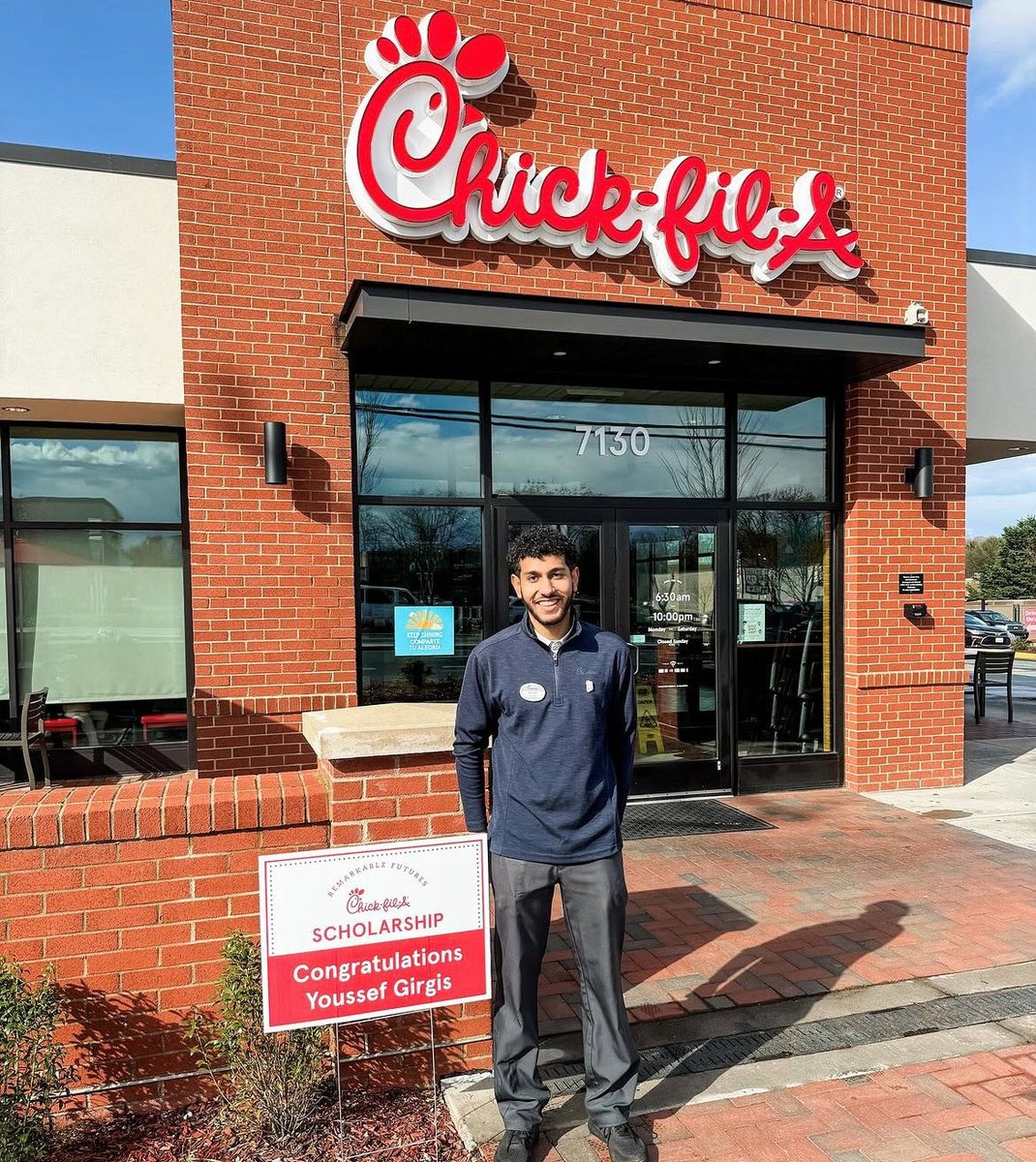 🎓🌟 Huge congrats to Youssef Girgis for graduating early and snagging the 'Remarkable Futures Scholarship' from Chick-fil-A! 🐔🚀 Now pursuing Mechanical Engineering at NOVA with dreams of his own company!