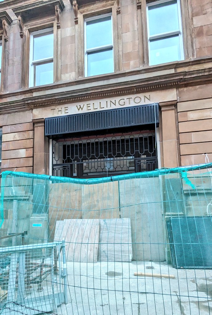 Revitalising listed buildings is challenging, but the outcome is far more satisfying than merely demolishing it. Spotted the new signage carved for The #Wellington Hotel at Wellington St. It's more attractive and unique to the hotel. Love it 💚🙌🏽 #dontdemolish #retrofit
