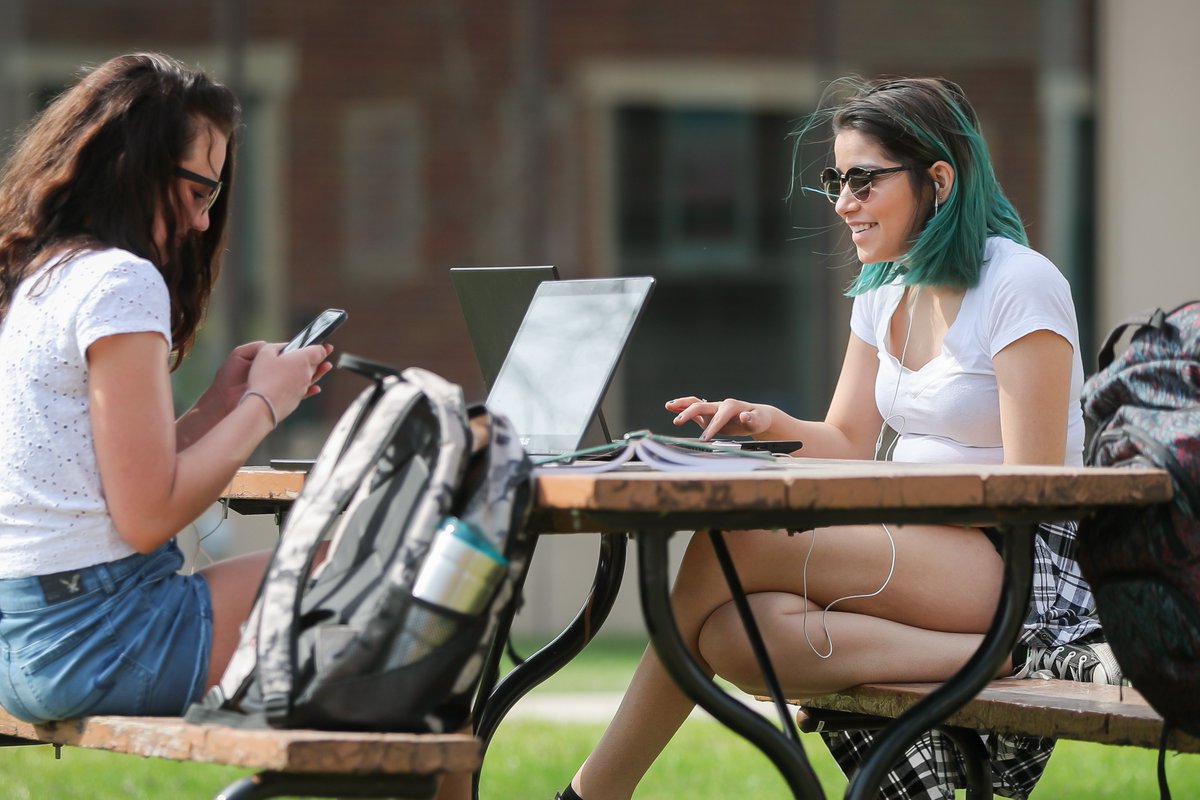 UNDTechAlert's tweet image. Back on campus means back with new tech! Have questions or concerns? Swing by the UIT Help Desk or submit a service ticket via our website for expert assistance!

#UNDproud #TechSupport