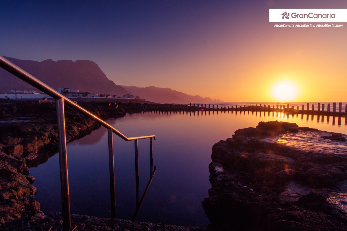 Aguas cristalinas rodeadas de acantilados y naturaleza te esperan para ofrecerte un baño único e inolvidable en las piscinas naturales de Las Salinas de Agaete. 🌊 #GranCanaria #MuchoPorVivir