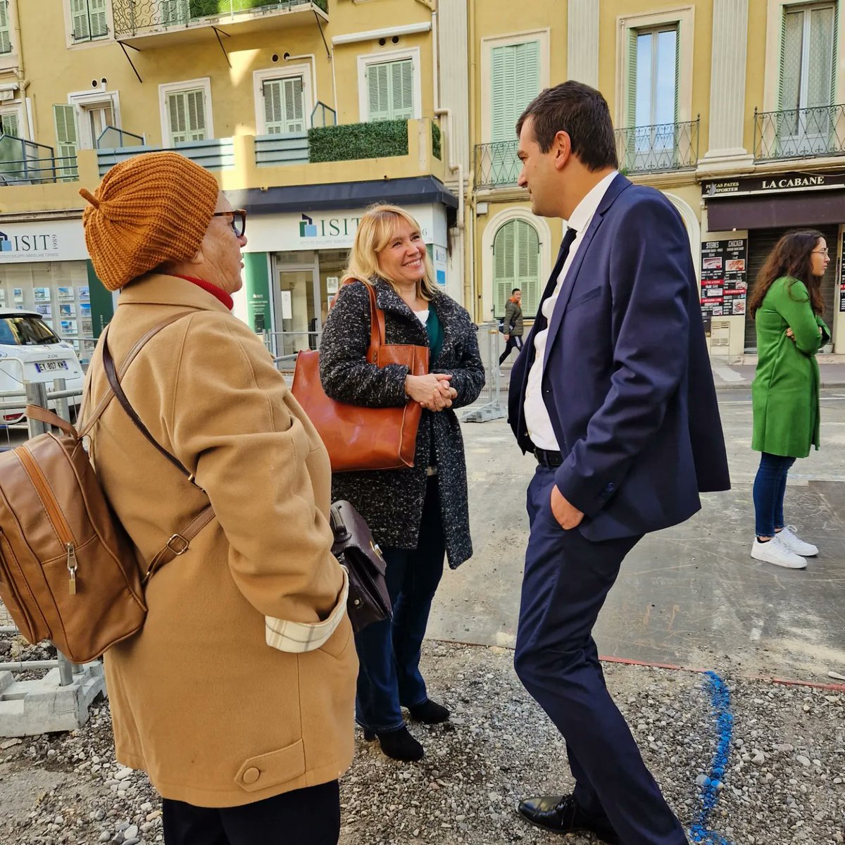 En tant qu'élue de la ville de Nice, mon rôle ne se limite pas à des réunions politiques ou à la prise de décisions, il s'étend bien au-delà, dans les rues animées et les quartiers tranquilles où bat le cœur de notre communauté. 🫶

Être élue de terrain, c'est avant tout être au