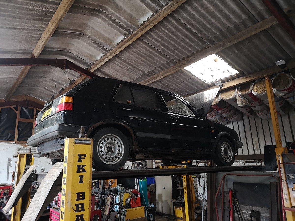 DiamondHell's tweet photo. You're a handsome devil, what's your story? #Volkswagen #Golf #Syncro https://t.co/LH3IIZeLtN