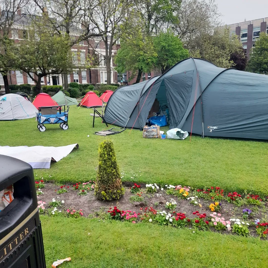 I missed May Day March earlier today due 2 earache I managed late afternoon to go over 2 #LiverpoolStudentEncampment #SOSliverpoolUniStudents #StudentsOfAlareerSquare earlier to drop off a donation. Follow @lvrpool_enc #CeaseFireNow # FreePalestine #Peace4Gaza #Solidarity