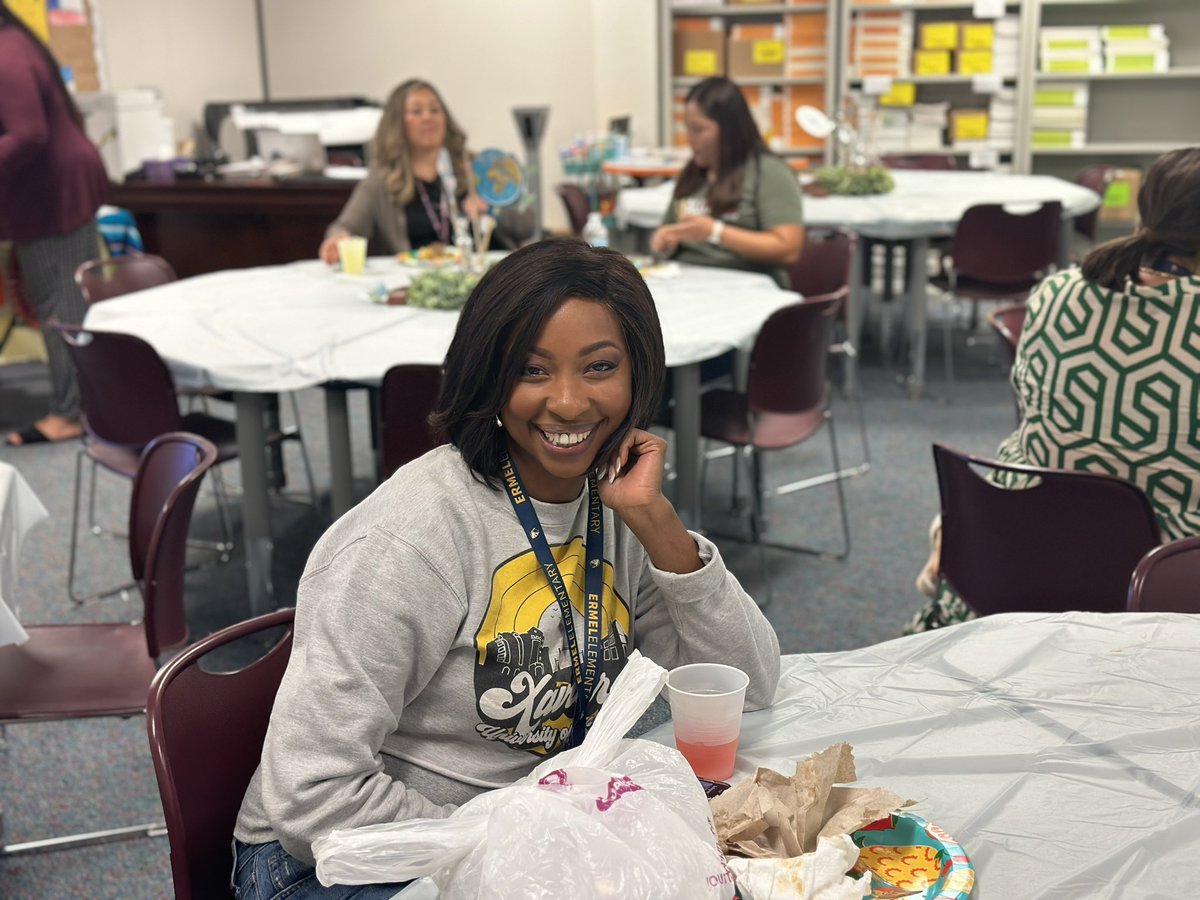 MsLBrooks1's tweet photo. Enjoying lunch! Teacher Appreciation Week! @ErmelES_AISD https://t.co/nzODVvGADI