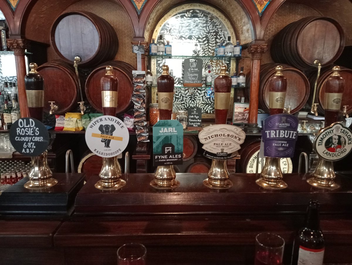 Bank holiday Monday just got this pair of cask ale's on @CrownBarBelfast before I finished my shift @WiperAndTrue Kaleidoscope & @StAustellBrew Tribute @bftwni @camra_ni @craftbeersoflre @CaskFinder