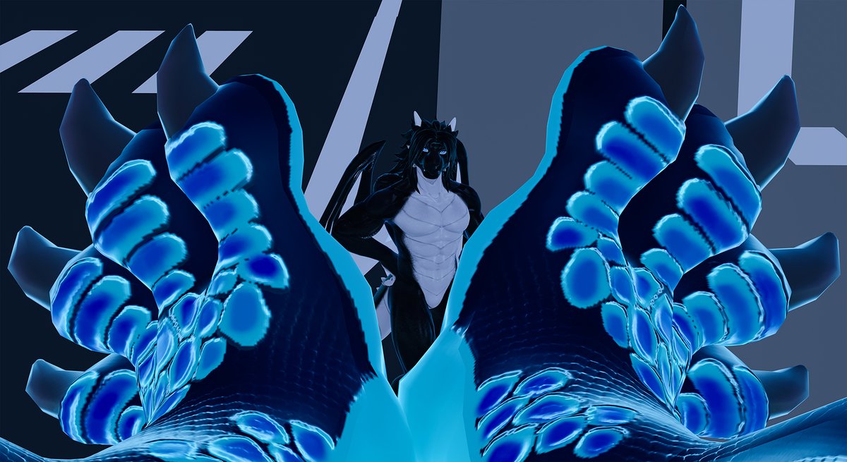 The sassy “Don’t you dare…” look of a dragon facing off against some giant looming paws. 😒

🐾 <a href="/RickoSnek/">Ricko</a> 
#MicroMay