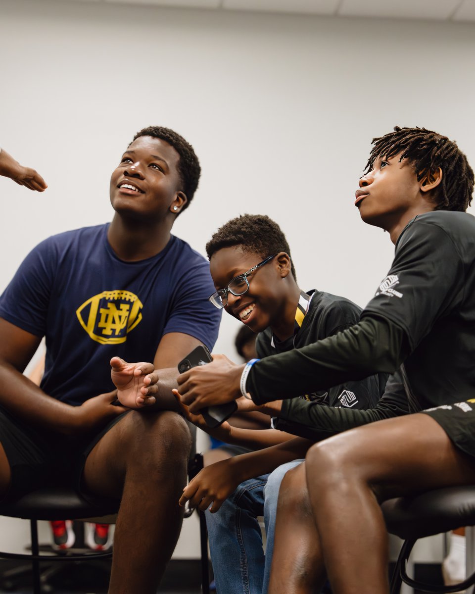 Fostering self-investment in young men! In partnership with the Boys & Girls Clubs of Manatee County, our student-athletes and leadership team led team-building exercises and mentorship sessions to empower these individuals 💪