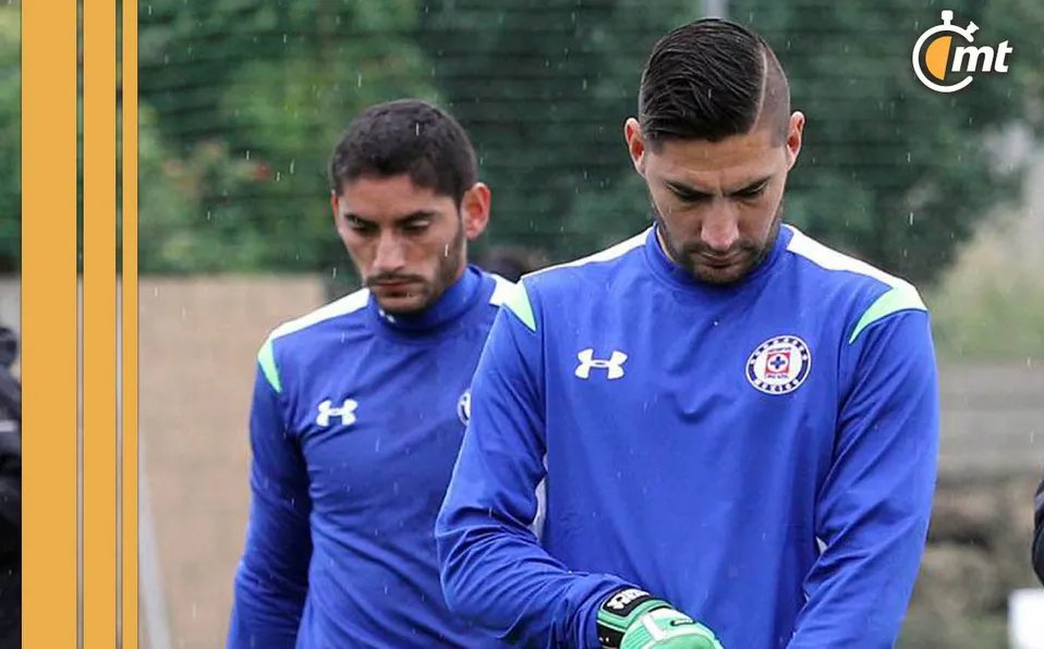 ¡Jesús Corona y Yosgart cerca de llegar a los golpes! Te contamos qué fue lo que pasó entre los exporteros del Cruz Azul 😱 bit.ly/3weWafN