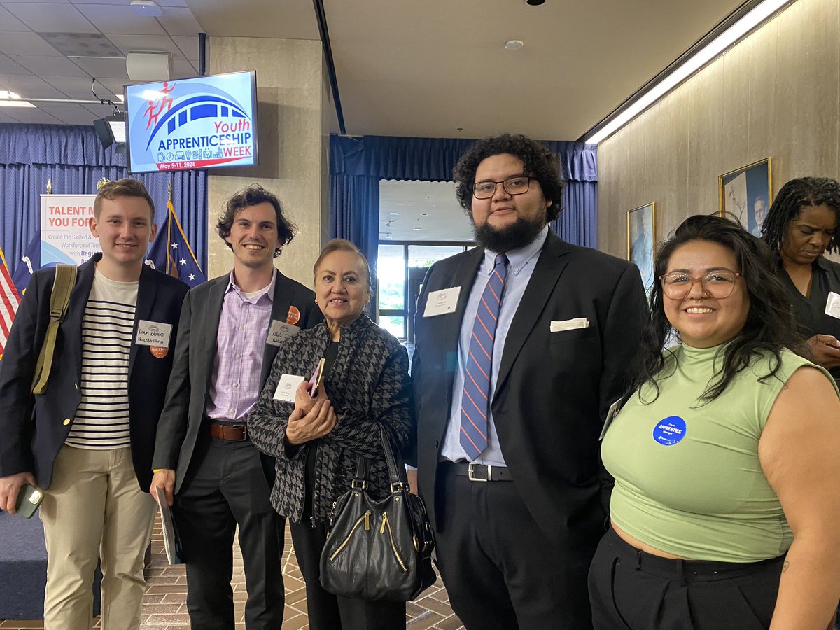 PhilipJMinardi's tweet image. SPOTTED: team @JoinBuildwithin at today’s kickoff of the first-ever #YouthApprenticeshipWeek at @USDOL HQ! Looking forward to hearing our team mate and current #techapprentice Luis and his grandmother on today’s panel!