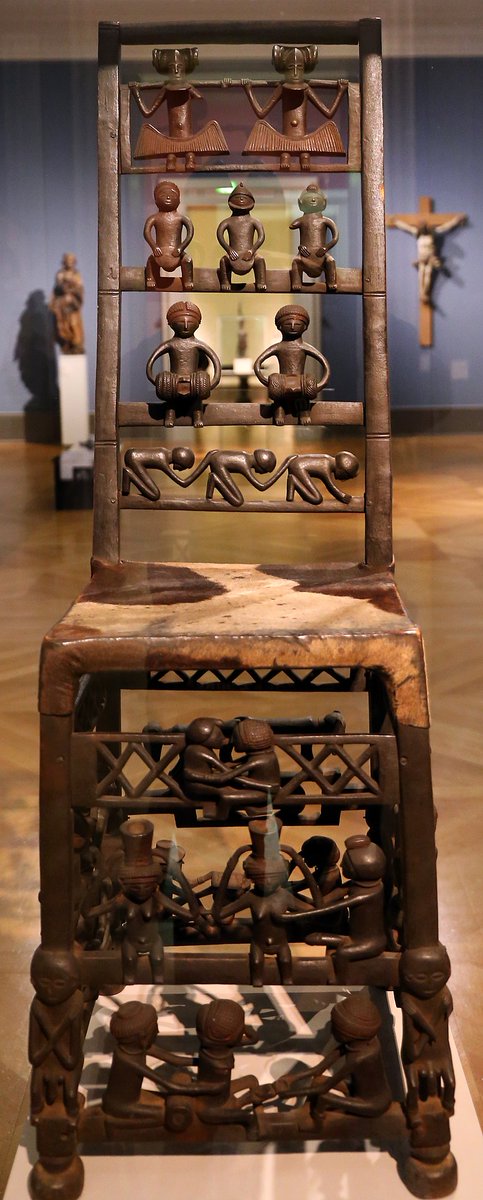 Une chaise fabriquer par les artisans chokwe.