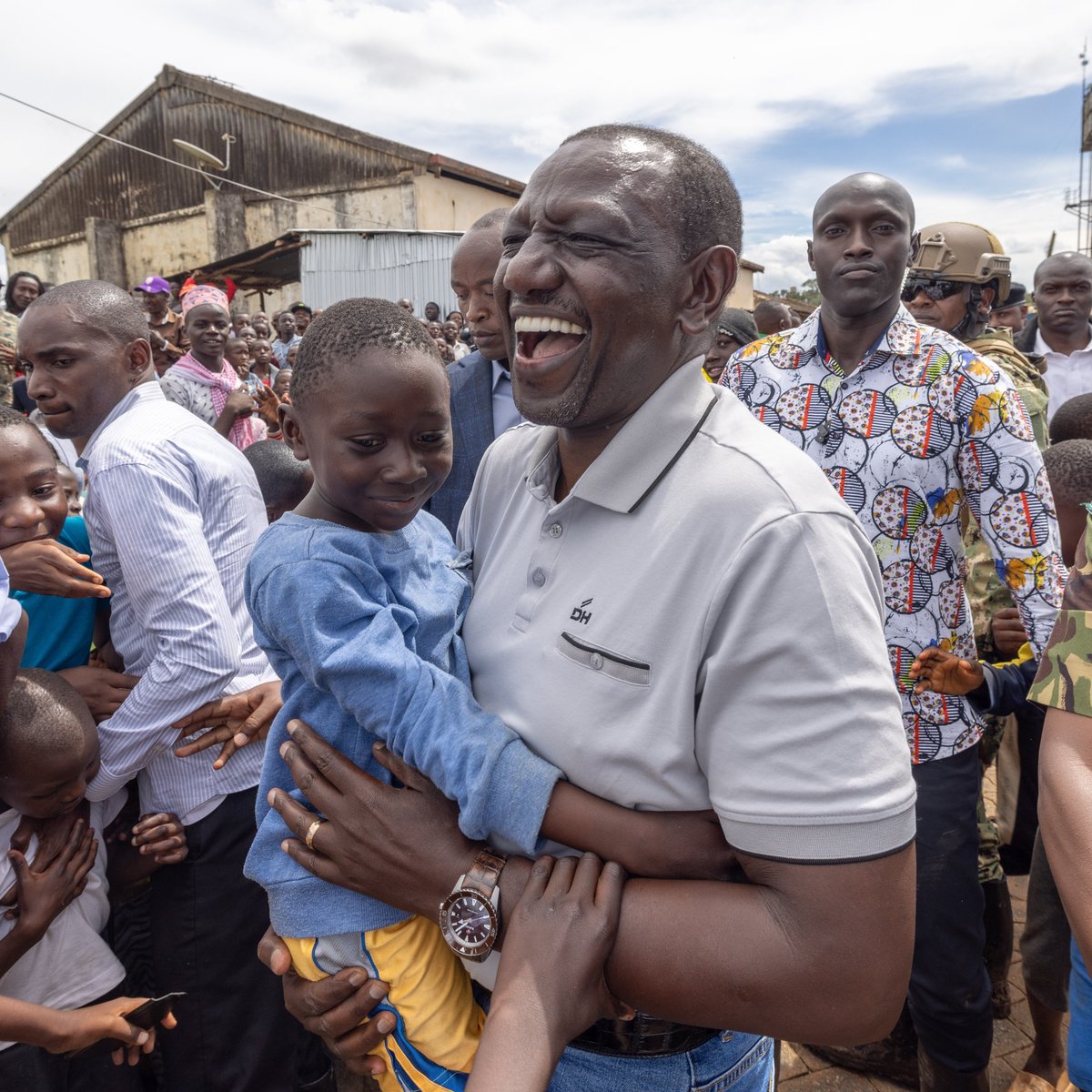 If President Ruto continue this way, Azimio may have it rough not just in 2027 but upto to 2032. Connecting with people is key, giving help and hope.