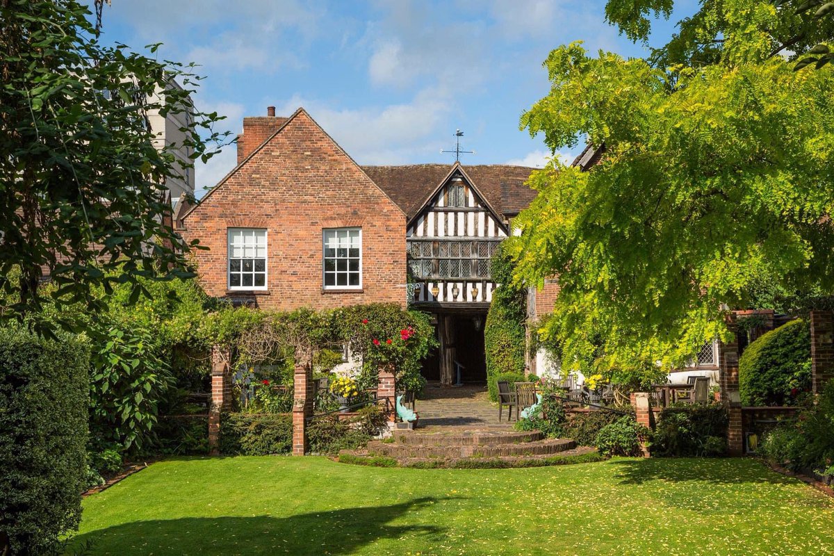 Have you ever visited our sister property, @NTGreyfriars? Located in the heart of Worcester city centre, you’ll find 500 years of history hidden within this late-medieval house, as well as a peaceful walled garden filled with spring flowers. Learn more 🔗 nationaltrust.org.uk/visit/worceste…