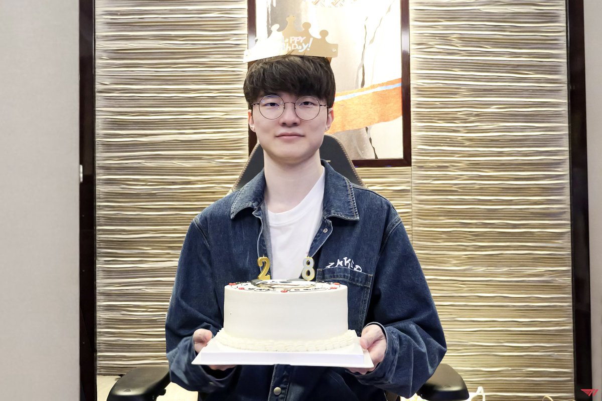 청두에서 열린 깜짝 생일 파티!🎉 A surprise birthday party in Chengdu!🎉 #T1WIN #T1Fighting #Faker @faker