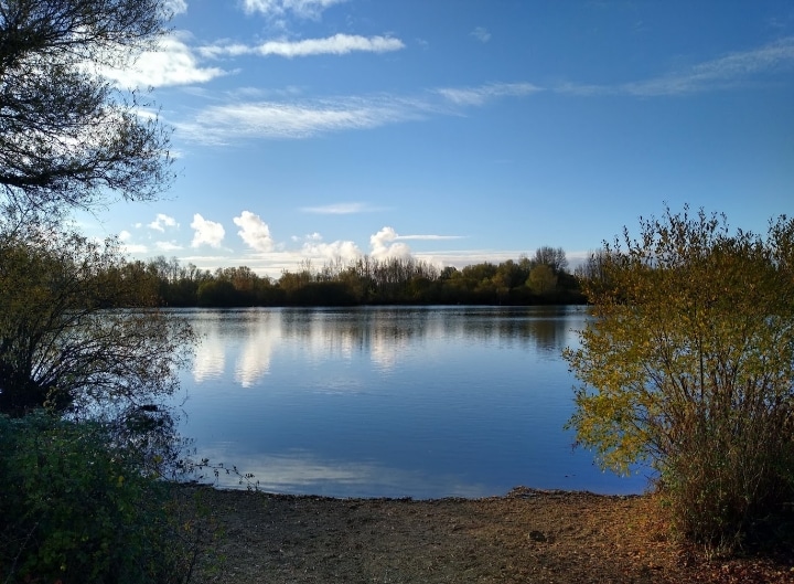 📢 Not long until Lakes and cakes, our event on Sunday June 2nd from 2 - 4.30 at Thrupp Lake. We'll have cakes, refreshments, a performance from Abingdon Community Choir, and nature activities like bird watching, plant identification and mini beasts of the lake. See you there!