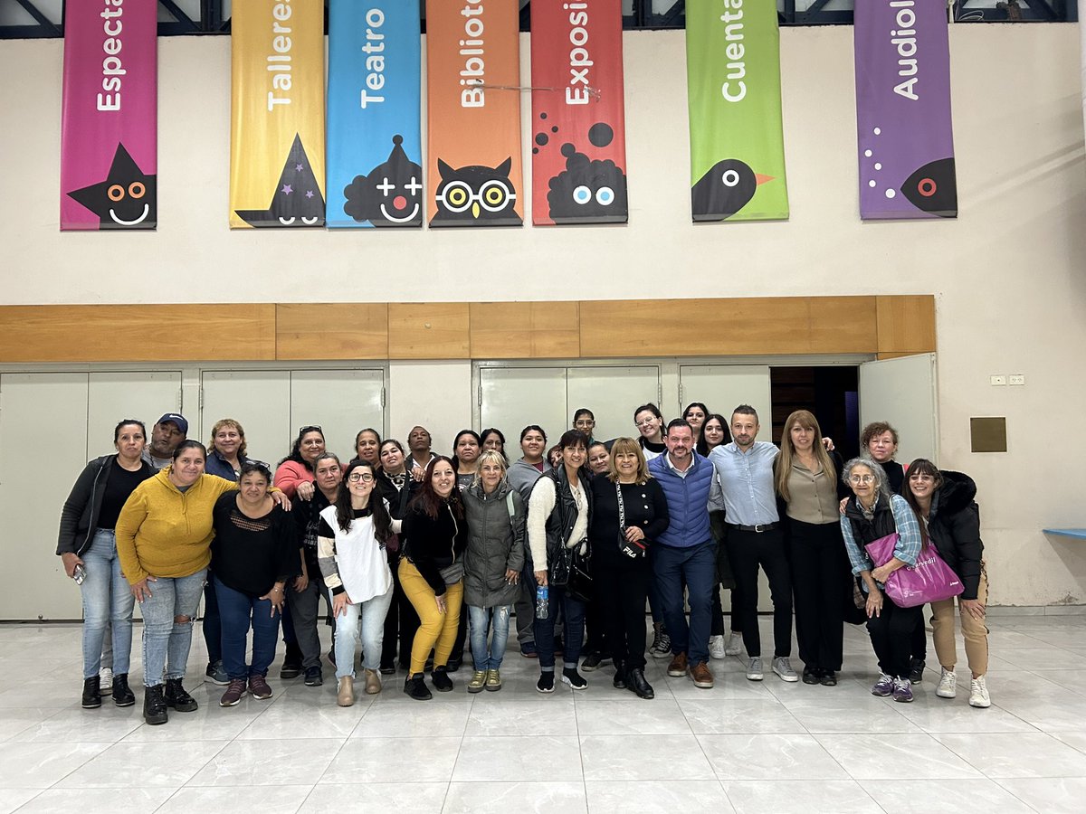 Mujeres líderes de barrios populares se capacitaron en #cibercrimen🙌🏻

La formación fue dictada por @accenture_ar junto al Ministerio de Desarrollo Humano y Hábitat en el barrio 21-24, en el marco del programa #MujeresAlFrente

Gracias a quienes hicieron posible esta instancia🤝🏻