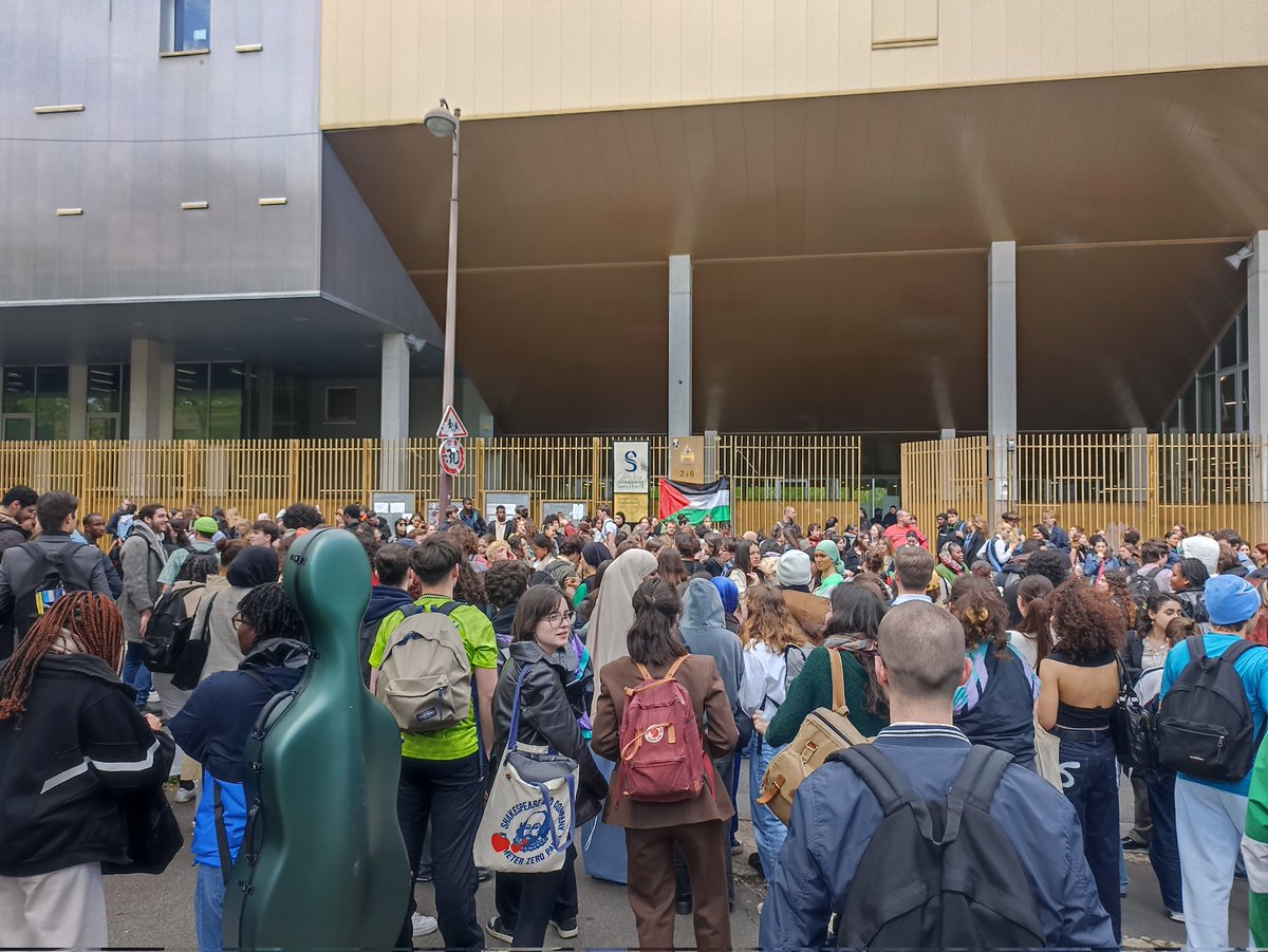 L'administration de Sorbonne université a de nouveau fait évacuer le campus de Clignancourt après une AG ce midi, les étudiant.e.s reconduisent cette dernière à 12h demain mardi 7.

En espérant que le site ne soit pas encore fermé préventivement par peur de la mobilisation...