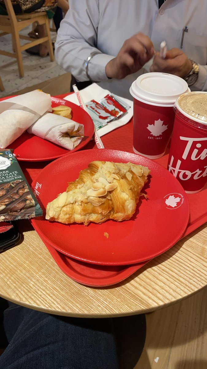 pk1035's tweet image. Dinner was w my elder bro and some almond croissant with double double @TimHortons . ☕️ 
Had a deep conversation over some coffee about how should future investments would look like 💨

#NFTCollection #funkari #timhorton #coffee #croissant #explore #InvestmentOpportunity