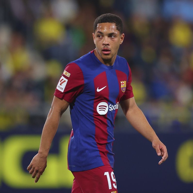 🚨🎖️| There are several teams from around Europe enquiring about Vitor Roque on loan. Among the list are a few Spanish teams, but there is also interest abroad. [@MatteMoretto] #fcblive