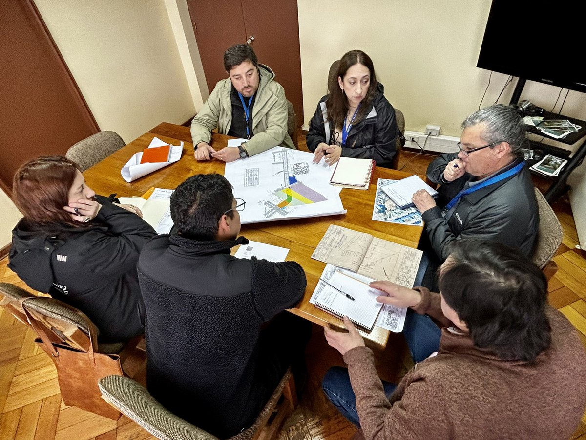 ▶️ Esta mañana, Equipo Técnico @serviulosrios sostuvo reunión de trabajo con @LosRiosBBNN en relación a la gestión de proyectos en la comuna de #Valdivia.
@Minvu @Minvulosrios @herviazamudio